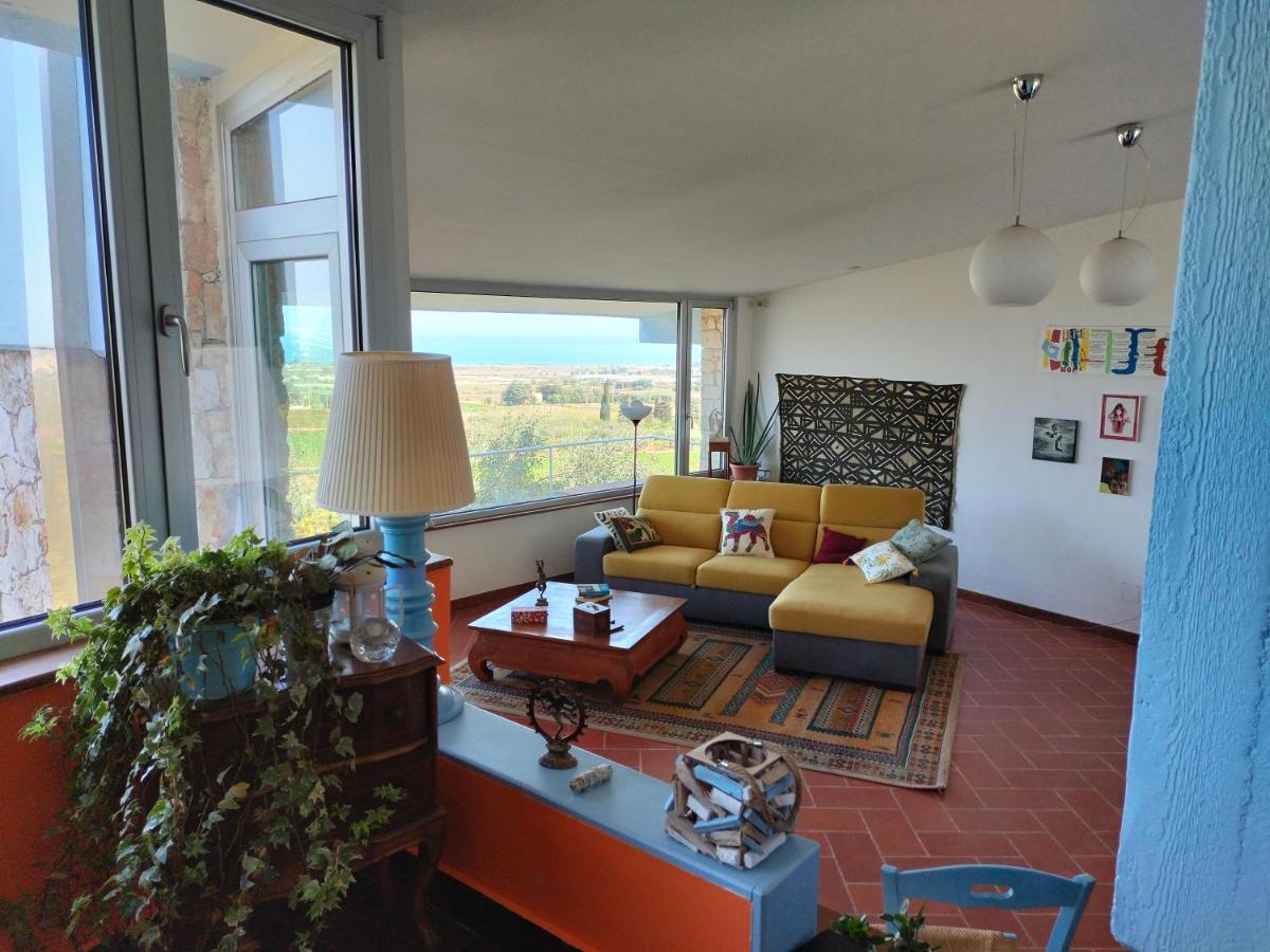 콘베르사노 Le Finestre Sul Mare B&B 외부 사진