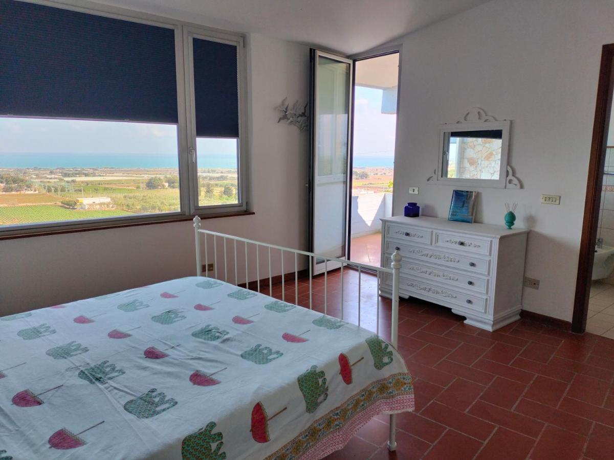 콘베르사노 Le Finestre Sul Mare B&B 외부 사진