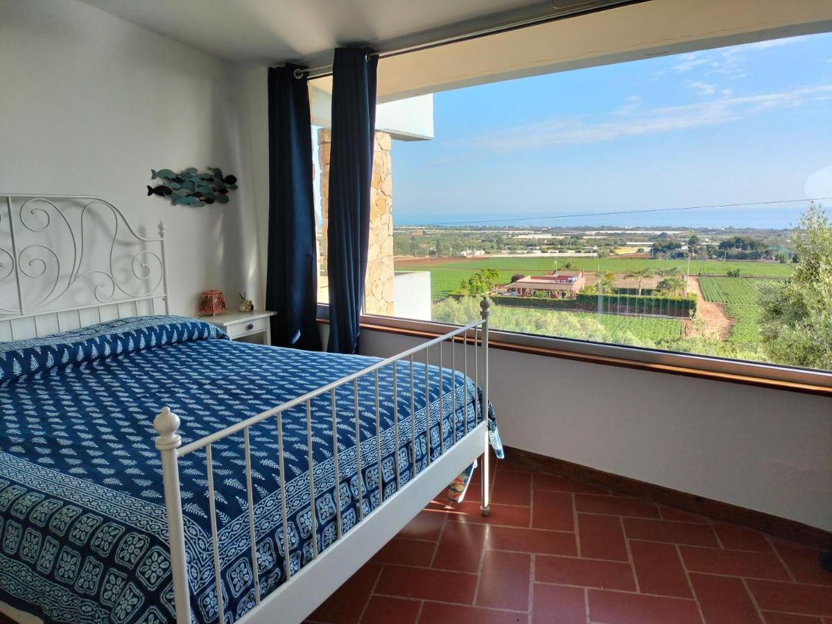 콘베르사노 Le Finestre Sul Mare B&B 외부 사진
