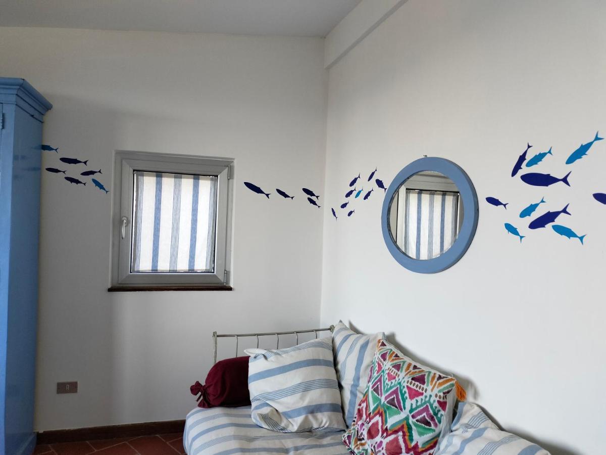 콘베르사노 Le Finestre Sul Mare B&B 외부 사진