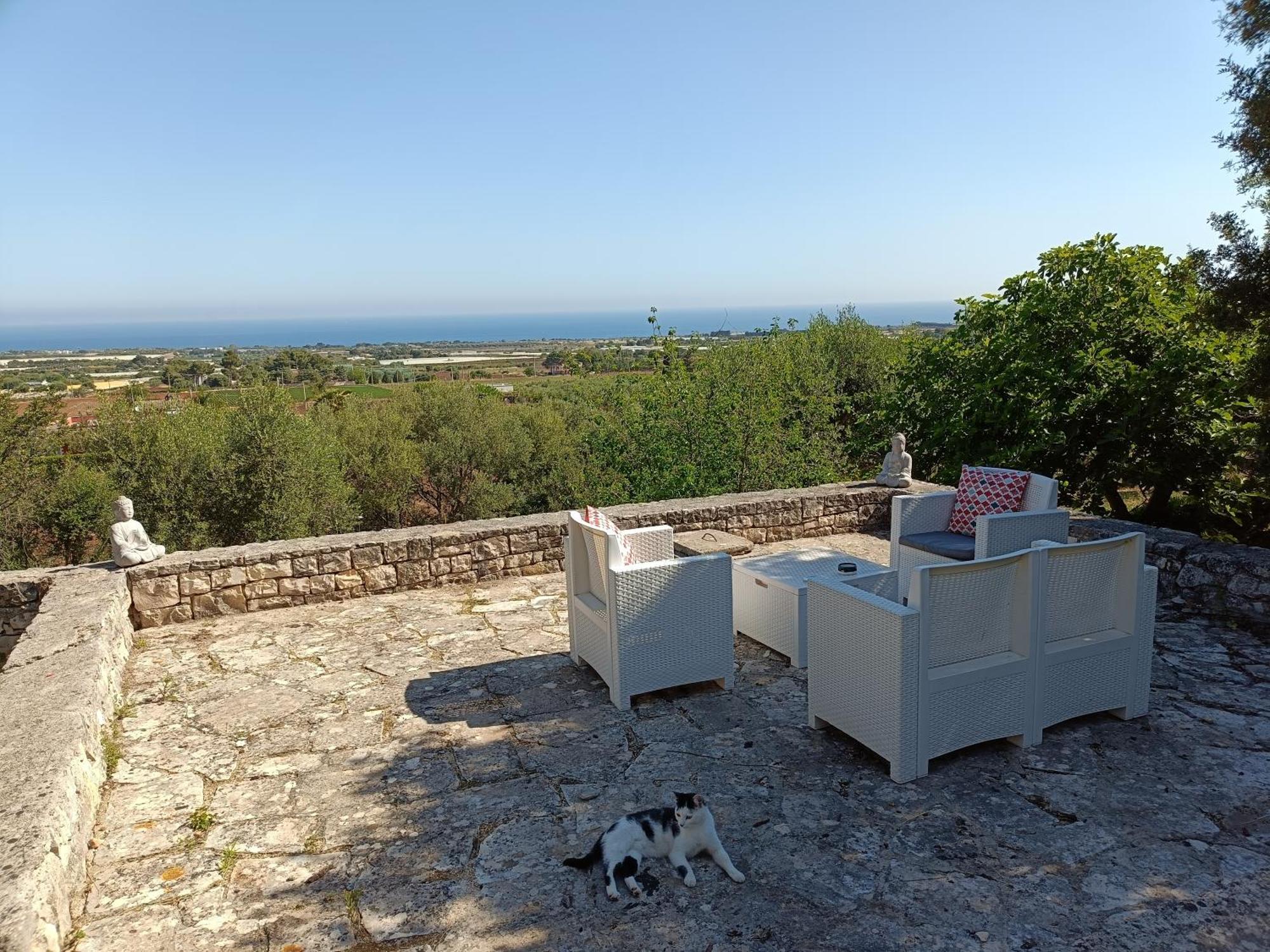 콘베르사노 Le Finestre Sul Mare B&B 외부 사진
